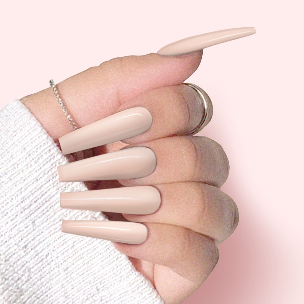 01-06-23-DD284-TREASURED-HandModel_1f18a642-38ec-4760-8c84-91cc64965abc.png